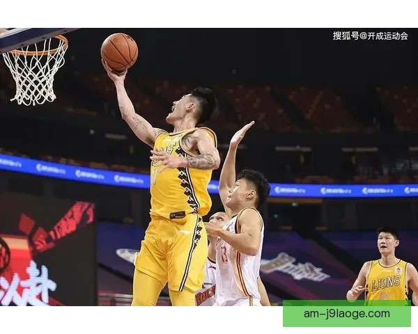 梅迪纳在朗斯防线拼抢凶悍表现力压对手彰显铁血斗志
